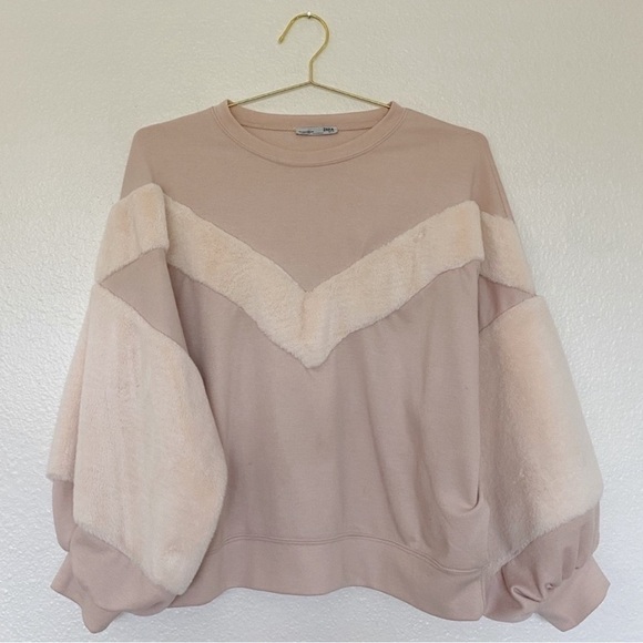 ZARA Faux Fur Sweater with Bell Sleeves in Light Pink SZ S - Picture 2 of 5
